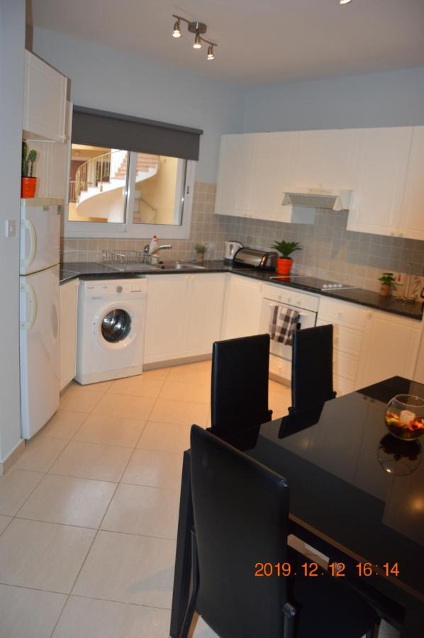 Luxury Apartment Пафос Екстер'єр фото